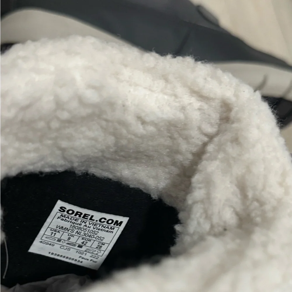 New - Size 11 - Sorel Explorer Carnival Waterproof - Gray and White Winter Boots